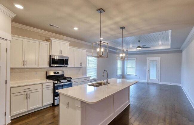 Foto del edificio - 100 Whitner Dr