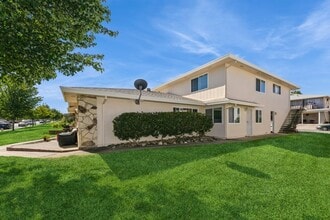 Building Photo - 3683 Park Dr