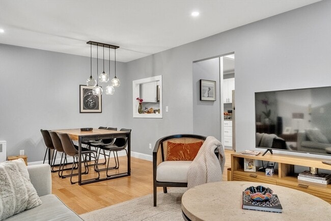 Foto del edificio - 38 Juniper St