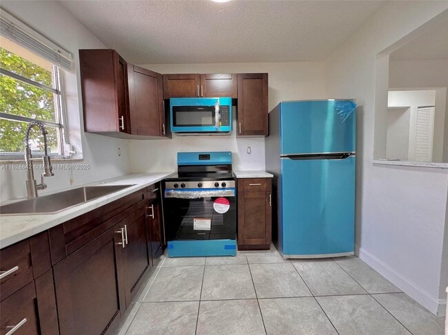 Building Photo - 3630 SW 87th Ave