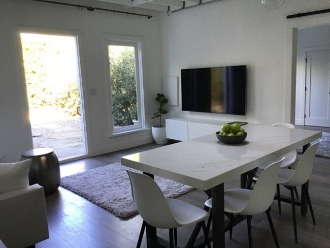 Building Photo - 5437 Ventura Canyon Ave