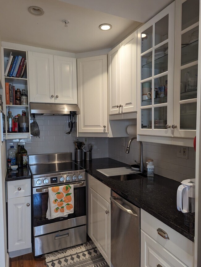 Foto del edificio - 1731 Willard St NW