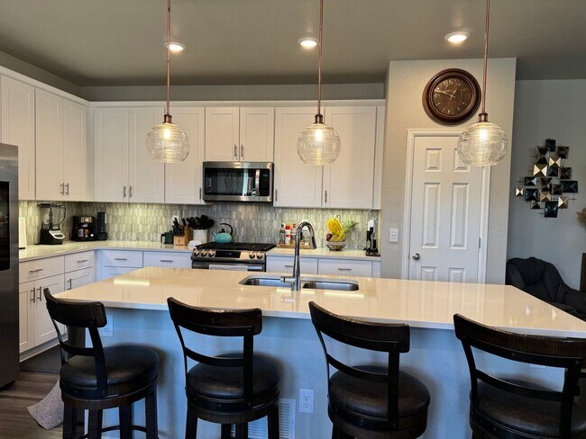 Foto del edificio - Incredible 3 Bedroom Townhome Across from ...