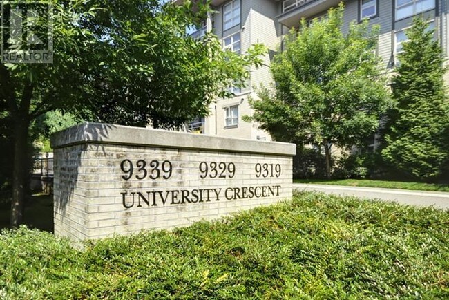 Photo du bâtiment - 9339-9339 University Crescent