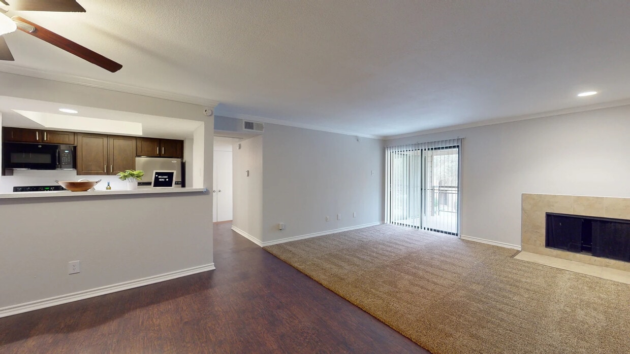 Photo - Lakeside Apartments