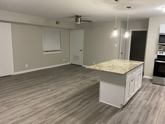 Photo - Spacious 1 Br Unit walking distance to Edsall Station Apartment