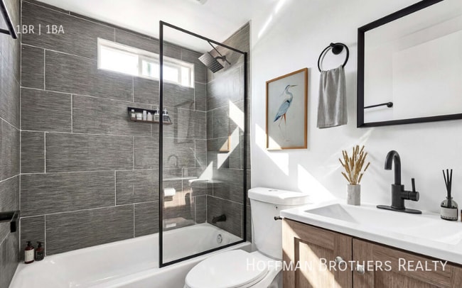 Building Photo - 1036 Cherry Ave