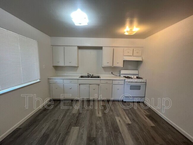 Building Photo - 429 S I St