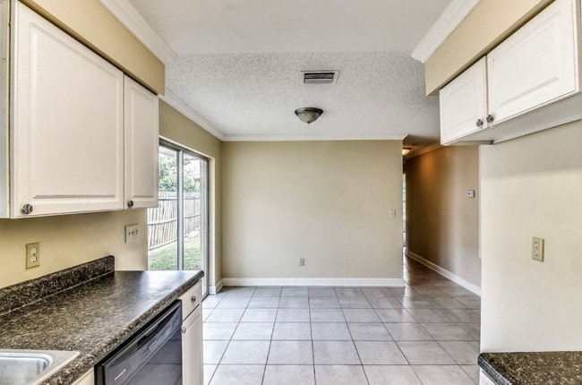 Building Photo - 6427 Summit Dr