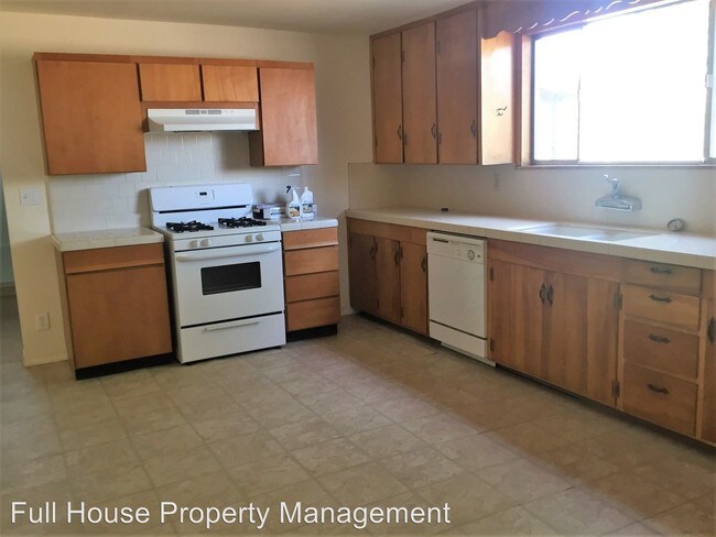 Building Photo - 2 br, 1 bath House - 1848 E. Springville