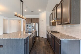 Building Photo - 3439 Cres Vista Dr