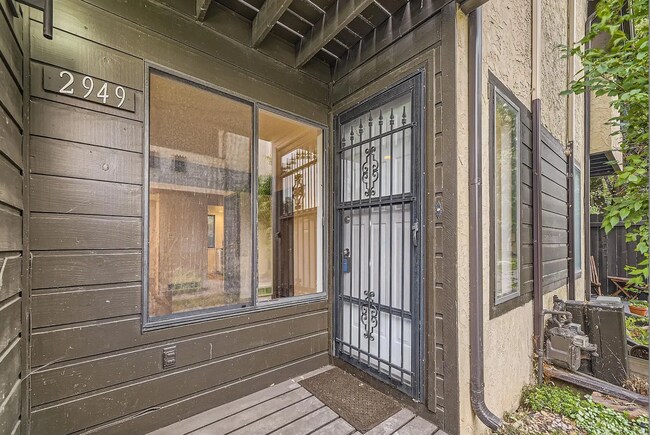 Building Photo - 2949 Shady Holw E