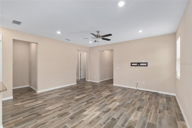 Building Photo - 5587 NW 40th Pl