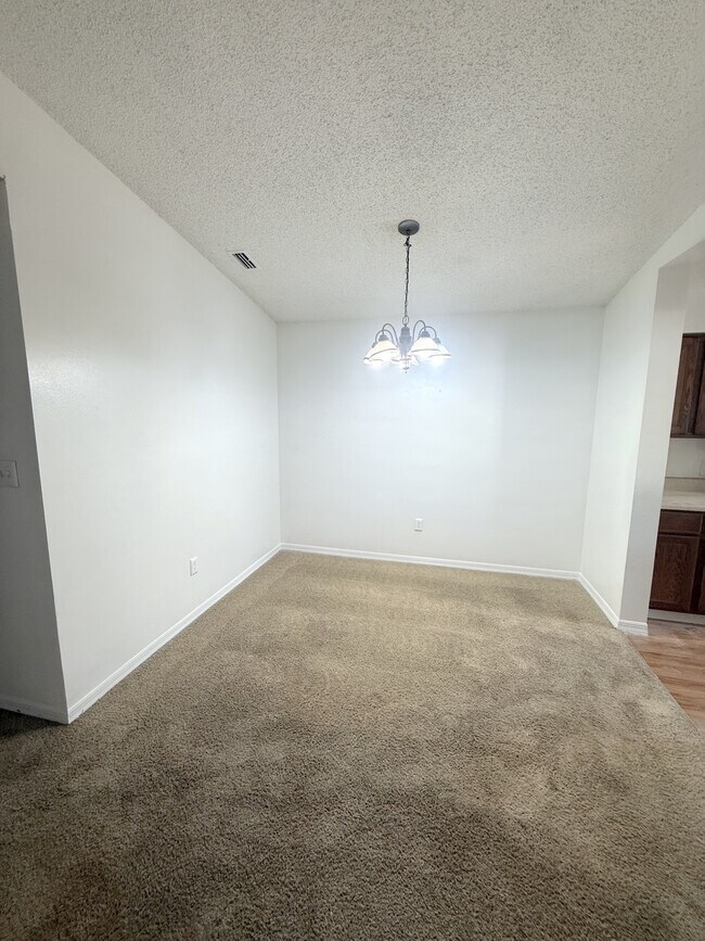 Building Photo - 232 Riverbend Dr