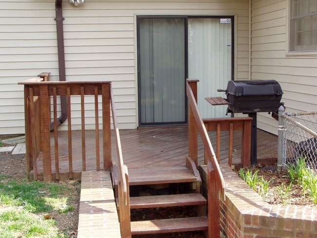 Photo - 106 Woodland Ct House
