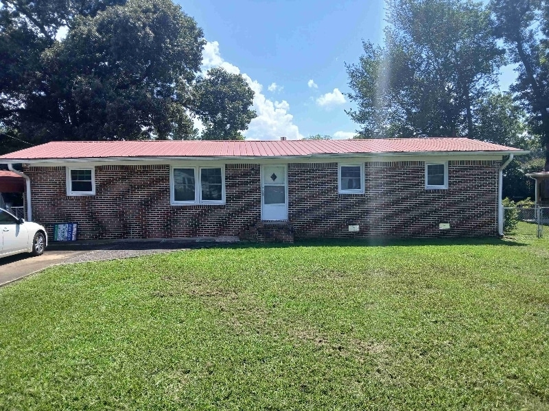 Primary Photo - 106 Franklin Dr S