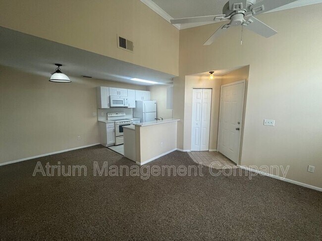 Foto del edificio - 2561 Grassy Point Dr