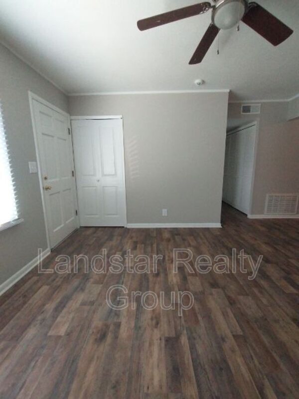 Building Photo - 9816 Titan Dr