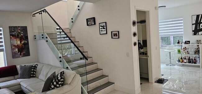 Foto del edificio - 10435 Yarrow Dr