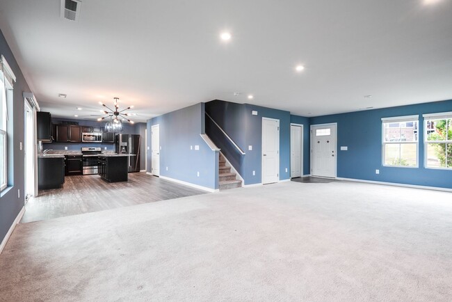 Building Photo - *Half month off* Available Now! 5 bedroom ...