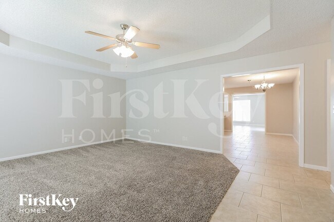 Building Photo - 724 Bristol Dr