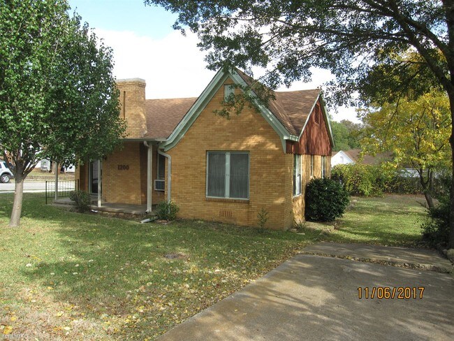 Building Photo - 1200 S Glenwood Blvd