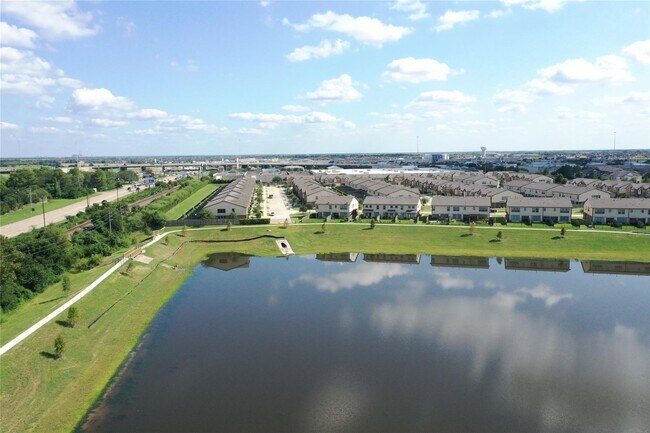 Foto del edificio - 1204 Willow Plains Ln