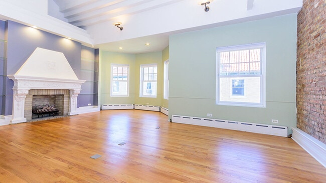Building Photo - 544 W Brompton Ave