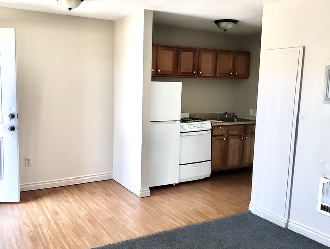 Building Photo - Meadows Apartments