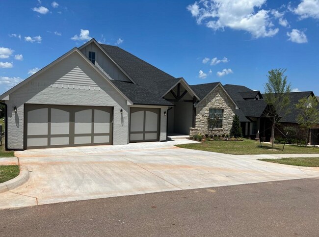 Building Photo - Gorgeous 3 bed 2.5 bath in Norman With A S...