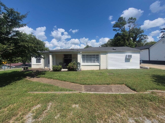 Building Photo - 349B HICKORY HEIGHTS - 2BD-1BA Near APSU and Downtown!!!