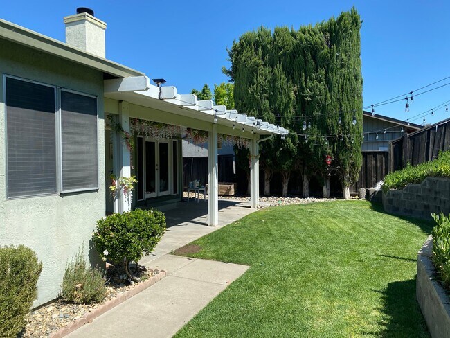 Building Photo - 1460 Gamay Cir