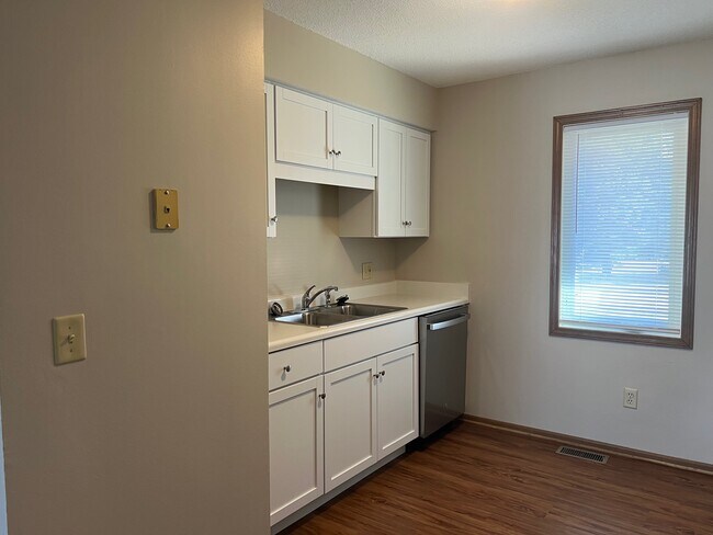 Building Photo - 9613 Dennis Dr