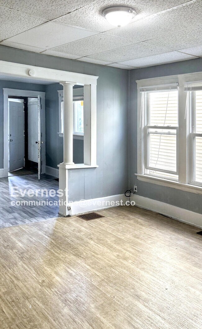 Foto del edificio - 2213 E 82nd St
