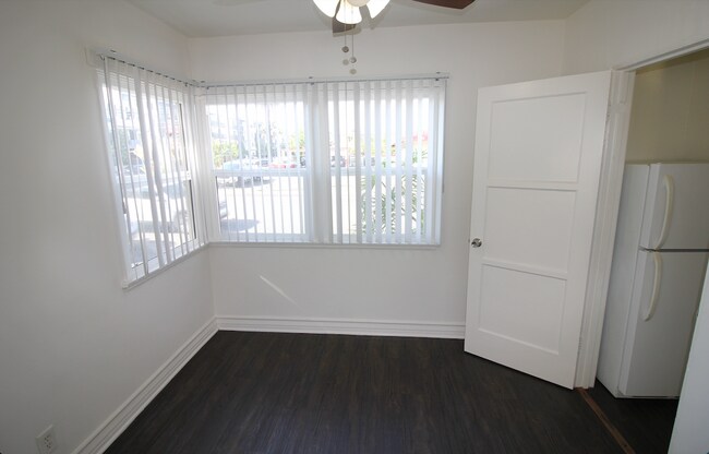 Building Photo - 5900 Melrose Ave