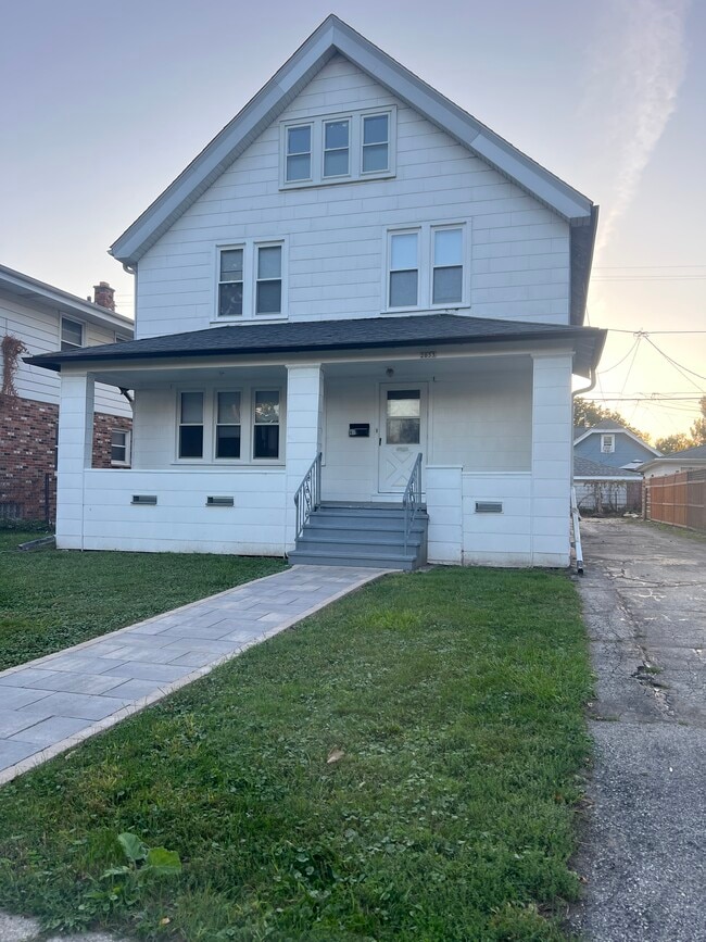 Building Photo - 2033 S 82nd St