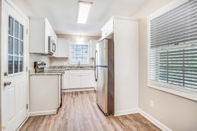 Foto del edificio - 2740 Williamsburg Dr