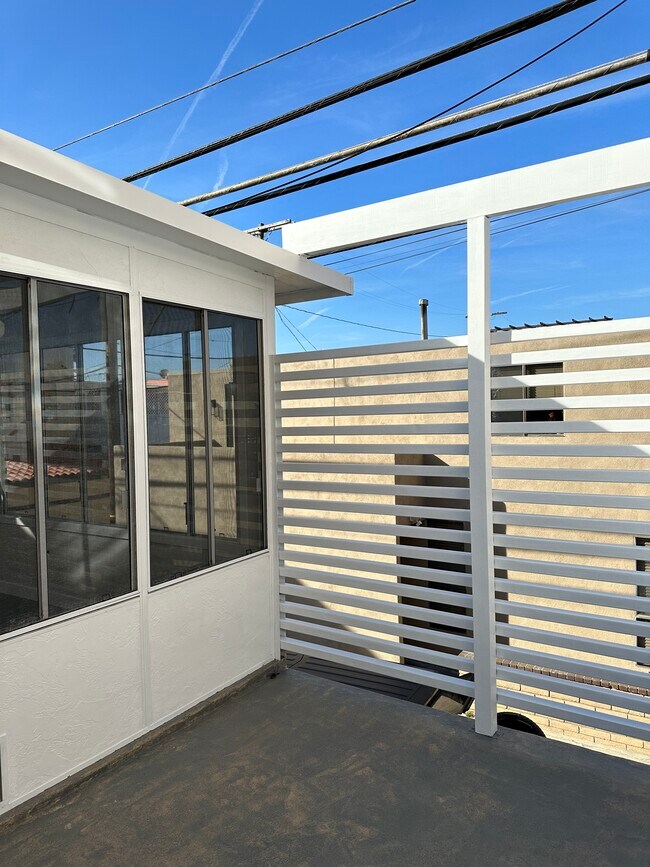 Building Photo - 5267 E Ocean Blvd