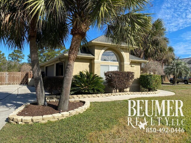 Building Photo - Tranquil Retreat on Naples Drive with Pool