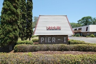 Building Photo - 210 Pelham Rd