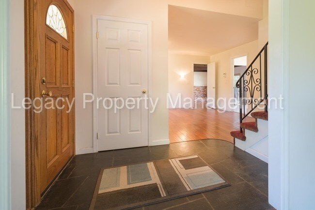 Foto del edificio - 350 Chatham Way