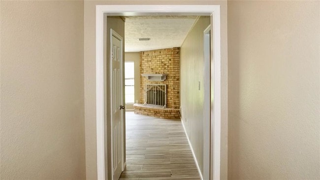 Building Photo - 7323 Woodoak Dr