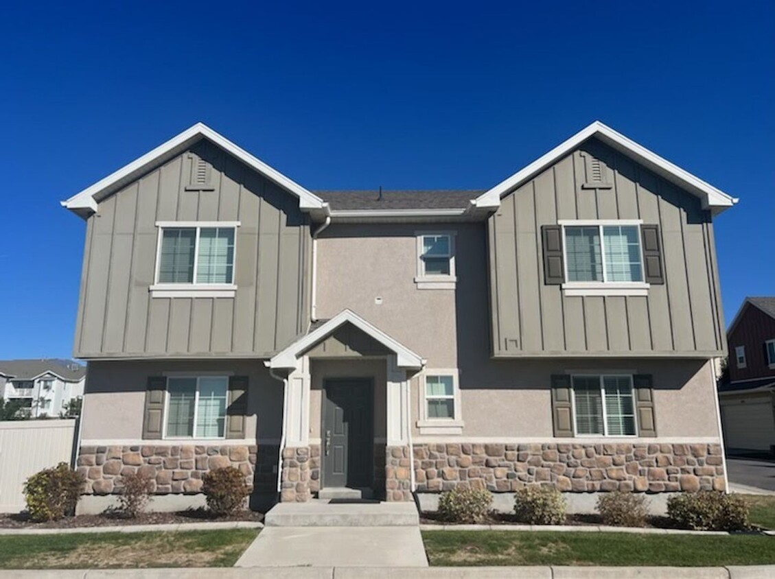 Primary Photo - Beautiful Home in North Salt Lake