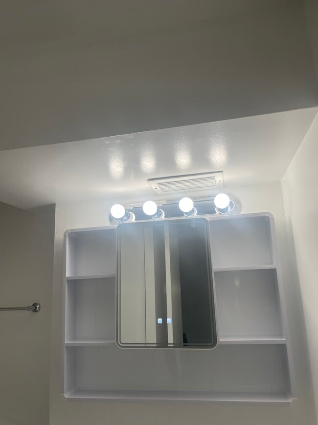 Bathroom - 6700 S South Shore Dr
