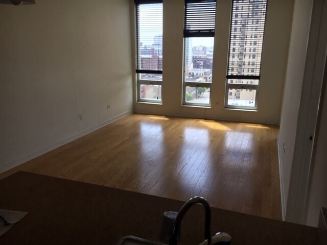 Building Photo - 1400 S Michigan Ave