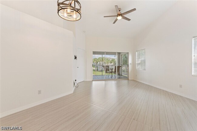 Foto del edificio - 12081 Summergate Cir