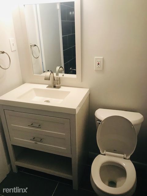 Foto del edificio - 2 br, 1 bath Duplex - 2743 Cranston Road 1