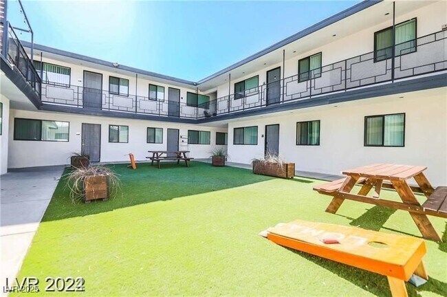 Foto del edificio - 2201 Fairfield Ave