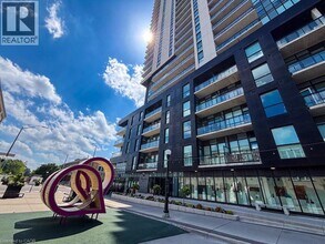 Building Photo - 60 Charles St W