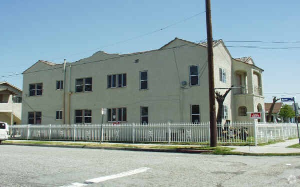 Foto principal - 1203 E Martin Luther King Jr Blvd